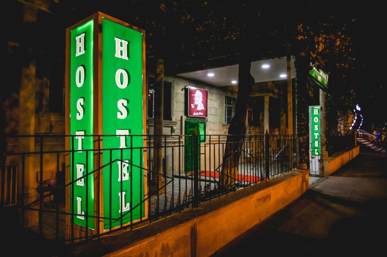 Sherlock Holmes Hostel Баку Экстерьер фото