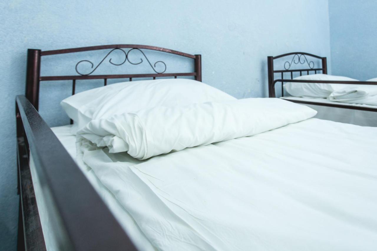 Sherlock Holmes Hostel Баку Экстерьер фото