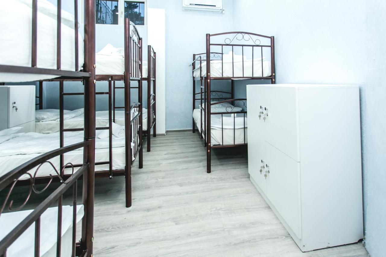 Sherlock Holmes Hostel Баку Экстерьер фото