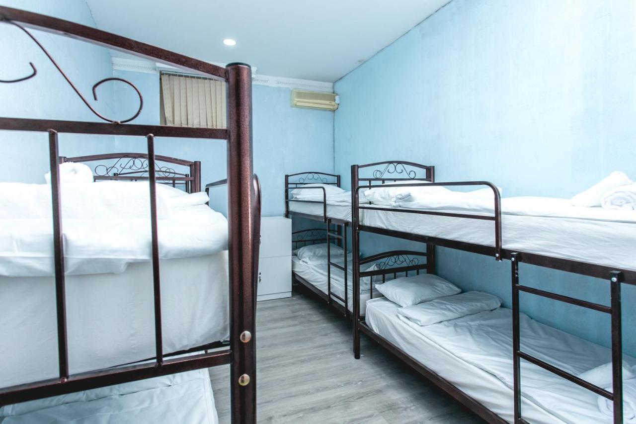 Sherlock Holmes Hostel Баку Экстерьер фото