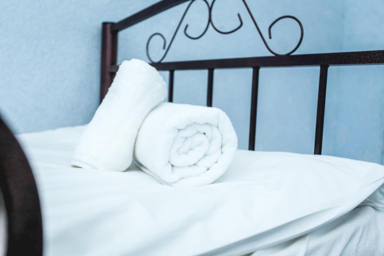 Sherlock Holmes Hostel Баку Экстерьер фото