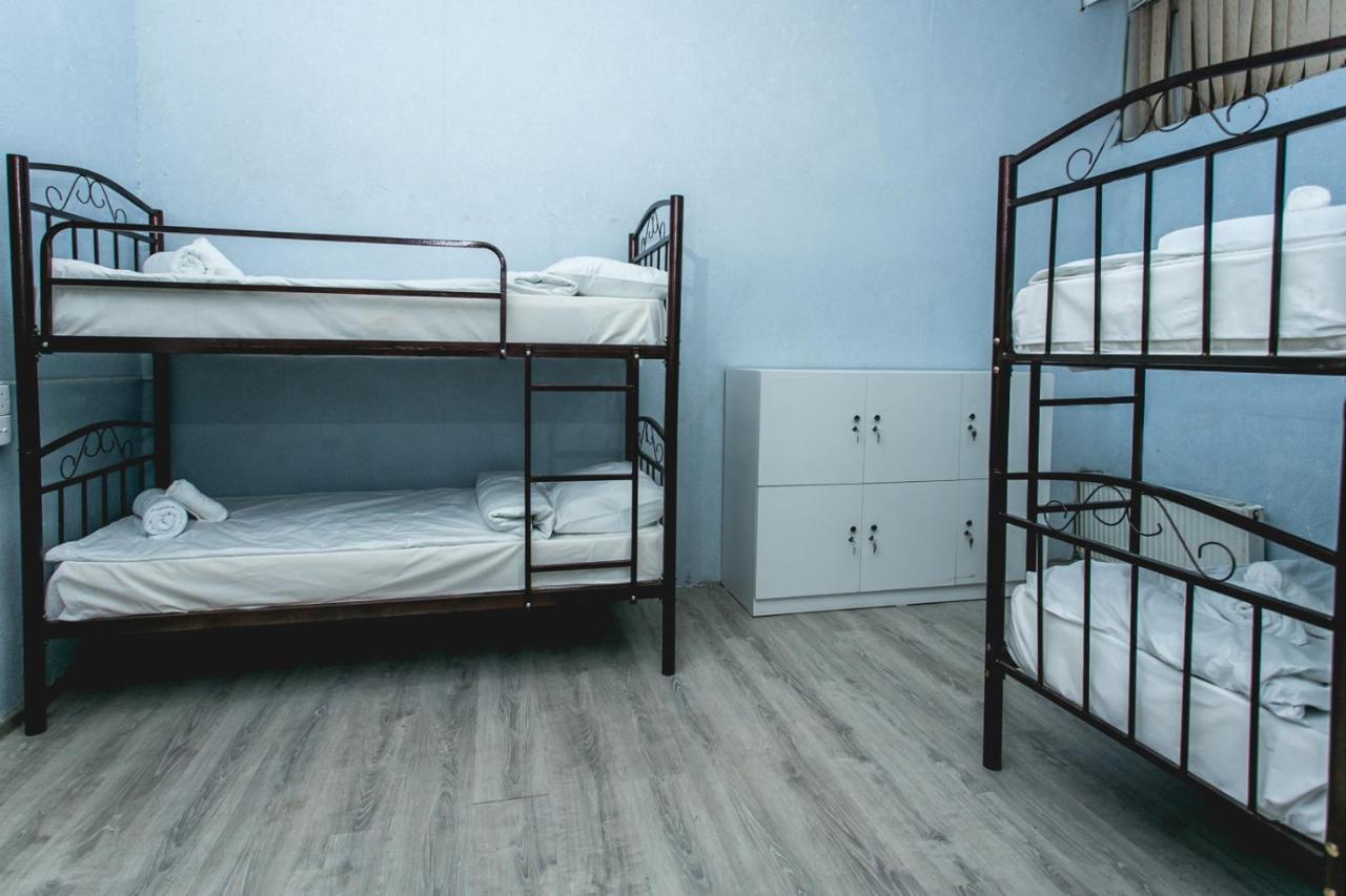Sherlock Holmes Hostel Баку Экстерьер фото