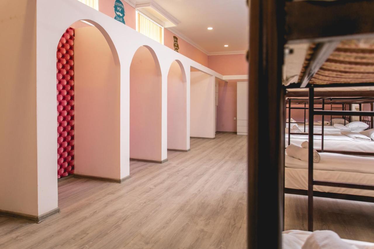 Sherlock Holmes Hostel Баку Экстерьер фото