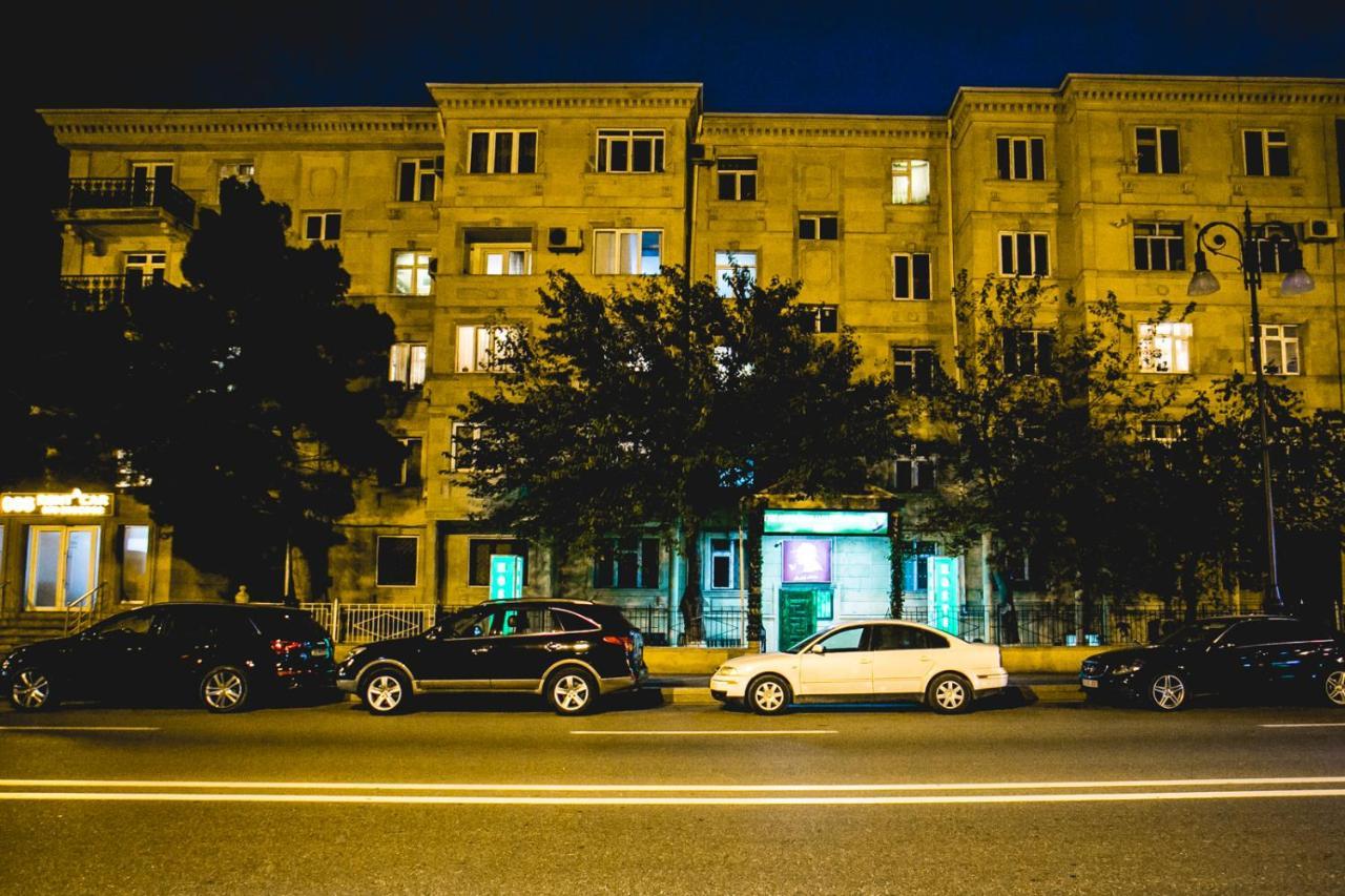 Sherlock Holmes Hostel Баку Экстерьер фото