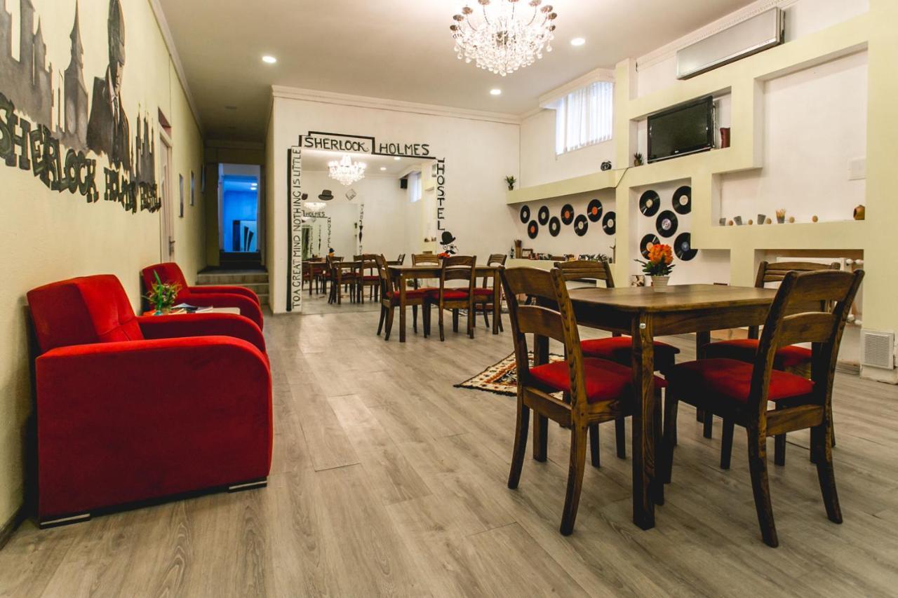 Sherlock Holmes Hostel Баку Экстерьер фото