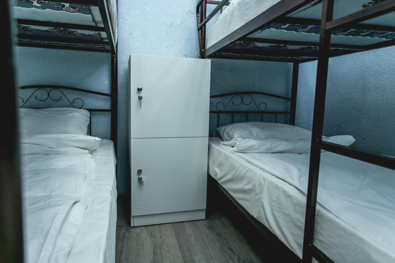 Sherlock Holmes Hostel Баку Экстерьер фото